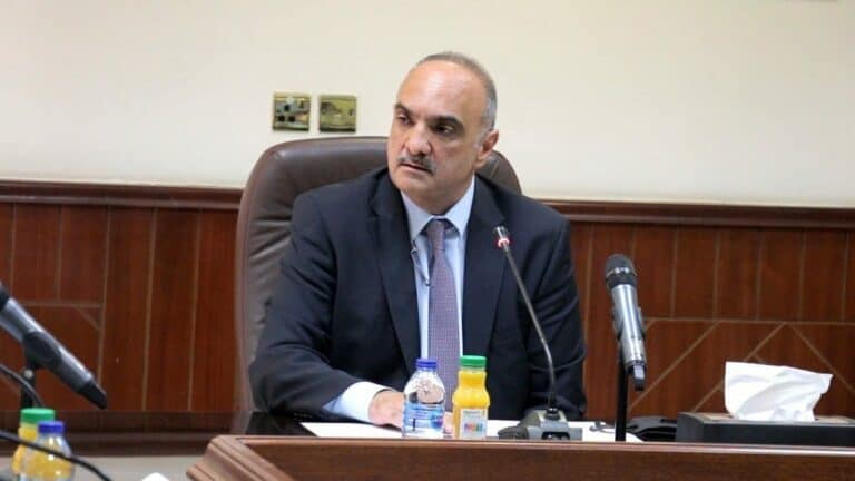 بشر الخصاونة يثير الجدل بسبب صورة له بعد ايام من حادثة مستشفى السلط watanserb.com