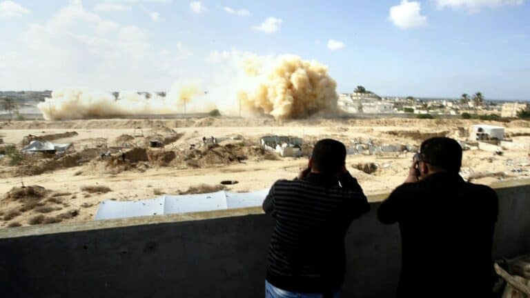 صور الاقمار الصناعية كشفت المأساة.. السيسي هدم أكثر من 12 ألف مبنى في سيناء تهجير المصريين في سيناء watanserb.com