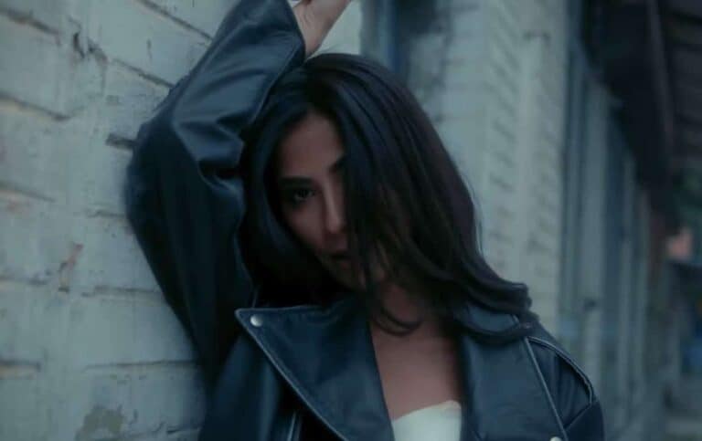 روبي في أحضان المنتج وليد منصور .. صورة أشعلت المواقع للفنانة العائدة بقوة بـ”حتة تانية”! watanserb.com