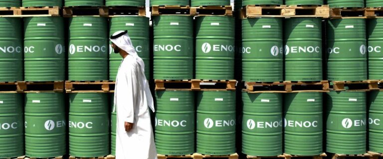 مجلة "بلومبيرغ" تكشف عن صراع نفطي بين السعودية والإمارات watanserb.com