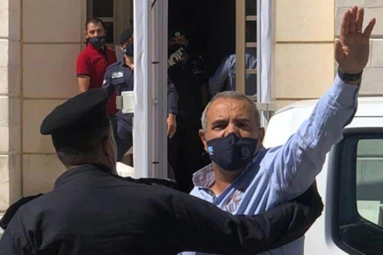 رسام الكاريكاتير الأردني عماد حجاج watanserb.com