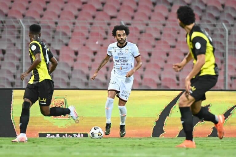 الشباب السعودي يشتكي من الأخطاء التحكيمية ويعلن الاستعانة بطواقم أجنبية watanserb.com