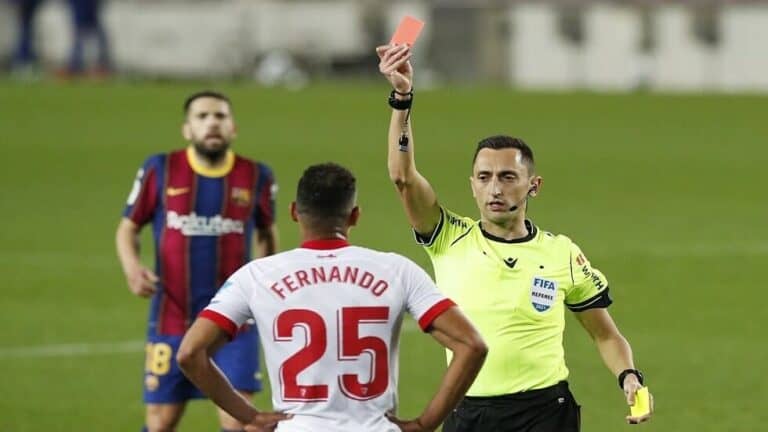 ما سر البطاقة البرتقالية التي سيحملها الحكام الإسبان في المباريات القادمة ؟! البطاقة البرتقالية والحكام الإسبان في منافسات كرة القدم watanserb.com