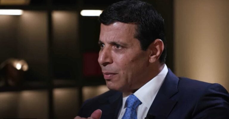 هجوم كاتب فلسطيني على دحلان يتهمه بالاعتماد على الإمارات لشراء الفلسطينيين بالأموال نظام المهداوي يهاجم محمد دحلان watanserb.com