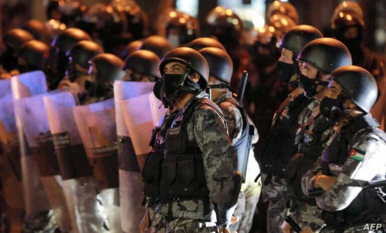 عرف من بين المعتقلين في الأردن الشريف حسن بن زيد وباسم عوض الله وأنباء عن احتجاز الأمير حمزة watanserb.com