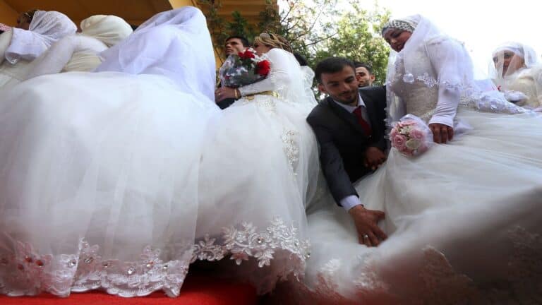 حقيقة منح 10ملايين دينار لمن يتزوج الثانية في العراق بقرار من الكاظمي حفل زفاف عراقي watanserb.com