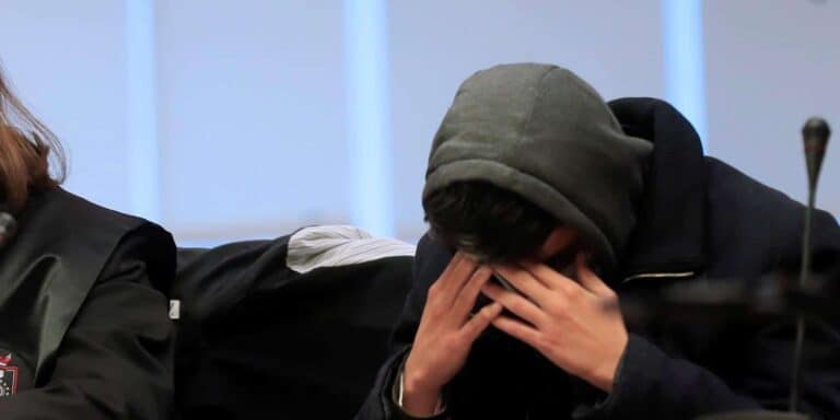 فيديو لشاب قتل امه وقطعها بمنشار واكل وأطعم كلبه منها واحتفظ بالباقي في فريزر الثلاجة! ألبرتو سانشيز غوميز قتل امه وقطعها بمنشار واكل وأطعم كلبه منها واحتفظ بالباقي في فريزر الثلاجة watanserb.com