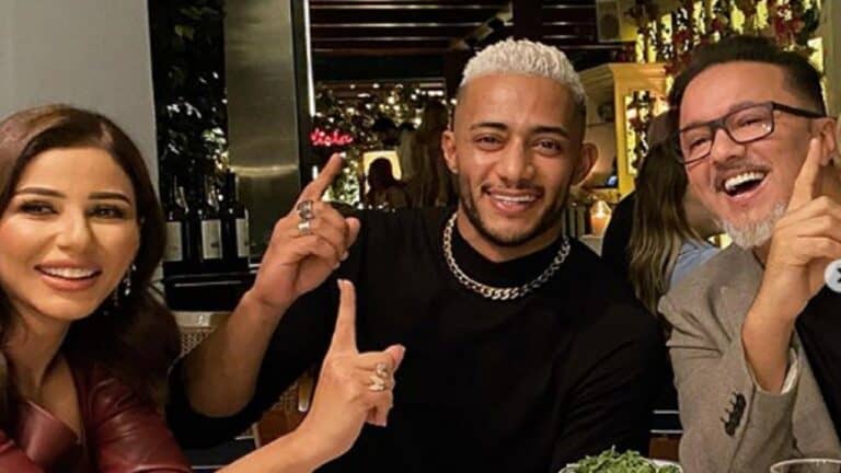 “شاهد” الإماراتية مهيرة عبدالعزيز تستقبل محمد رمضان بقبلة وحضن سريع الإماراتية مهيرة عبدالعزيز ومحمد رمضان watanserb.com