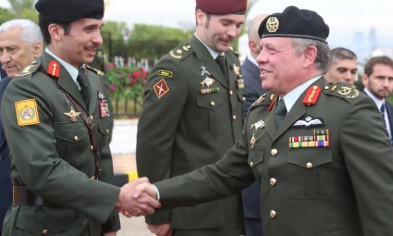 الملك عبدالله الثاني يوكل لعمه الأمير الحسن التعامل مع موضوع الأمير حمزة watanserb.com