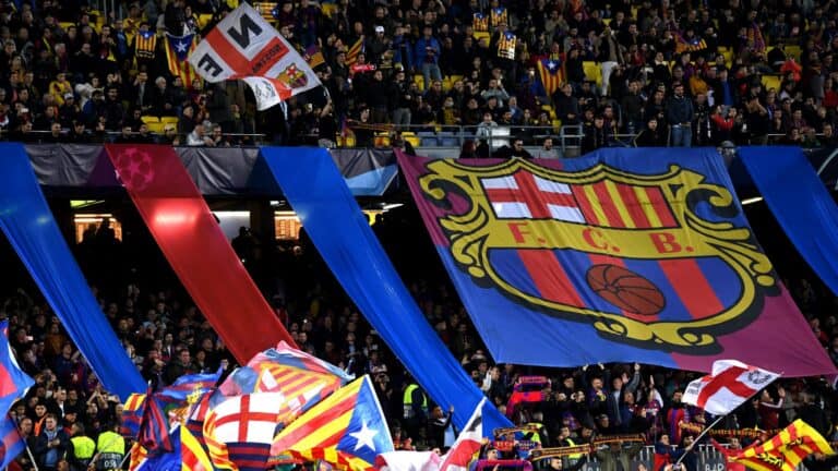 برشلونة وملعب الكامب نو watanserb.com