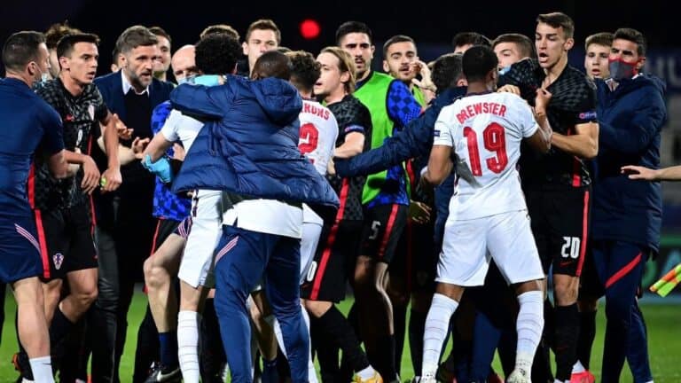 “شاهد” تورط في مشاجرة عنيفة إصابة نجم ليفربول بكسر في الأنف ونال البطاقة الحمراء مباراة منتخب إنجلترا وكرواتيا watanserb.com