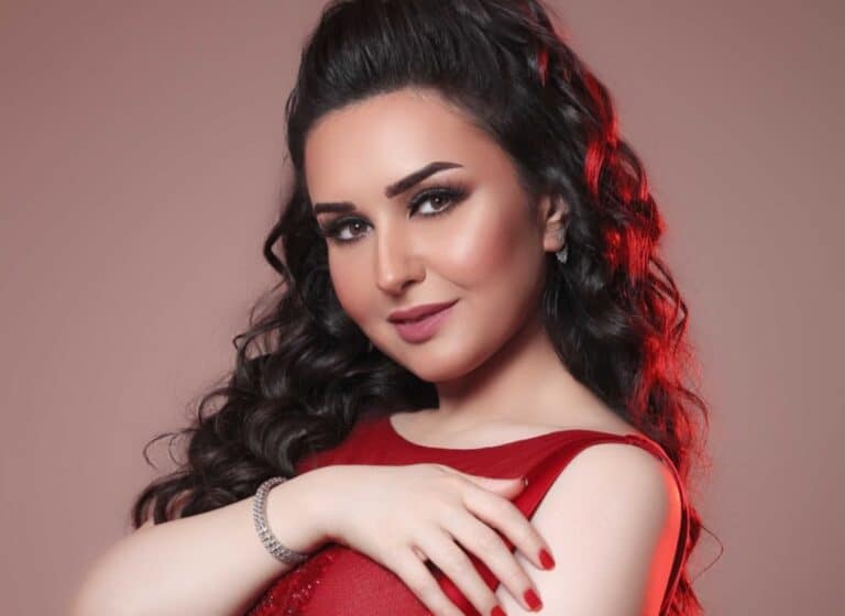 شهد برمدا زعمت في لقاء متلفز أنها رأت الرسول في المنام ووجهها الى الغناء watanserb.com