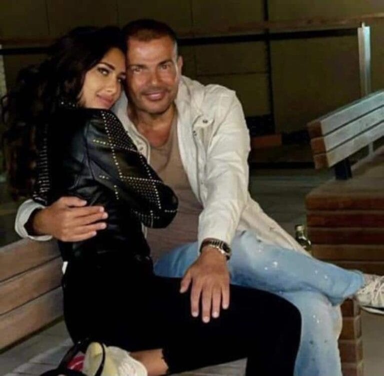 نور الغندور نشرت صورتها مع عمرو دياب وعلقت عليها "نقطة انتهى" watanserb.com