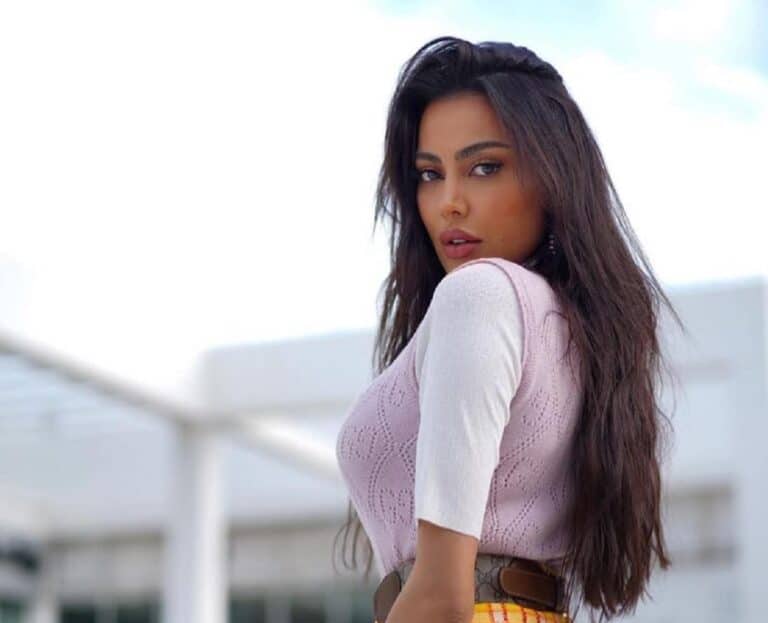 الفاشينستا الكويتية فاطمة المؤمن فاجأت متابعيها بإعلان خطوبتها watanserb.com