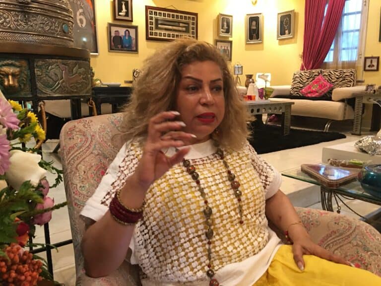 فخرية خميس تنشر أول صورة لها بعد استئصال ثدييها بالكامل.. وهكذا بدت! فخرية خميس watanserb.com