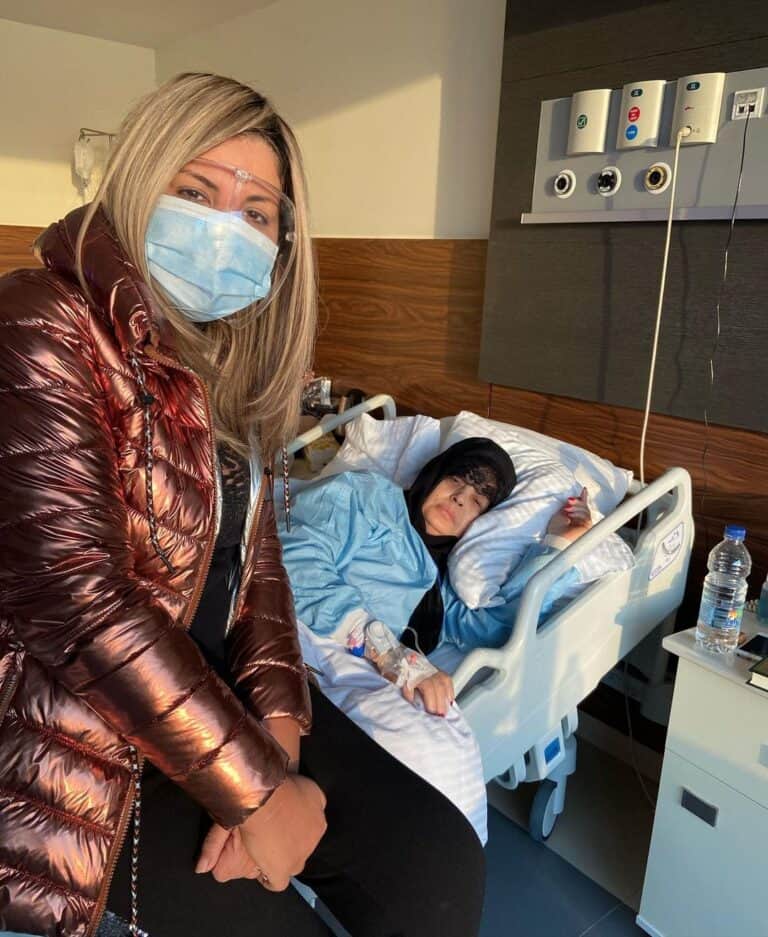 فيفي عبده داخل المستشفى watanserb.com