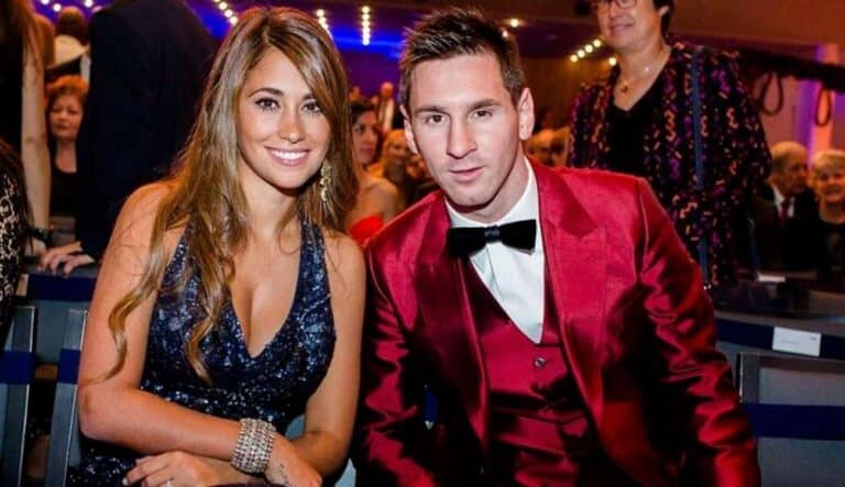 ميسي وعقده مع فريق برشلونة الإسباني watanserb.com