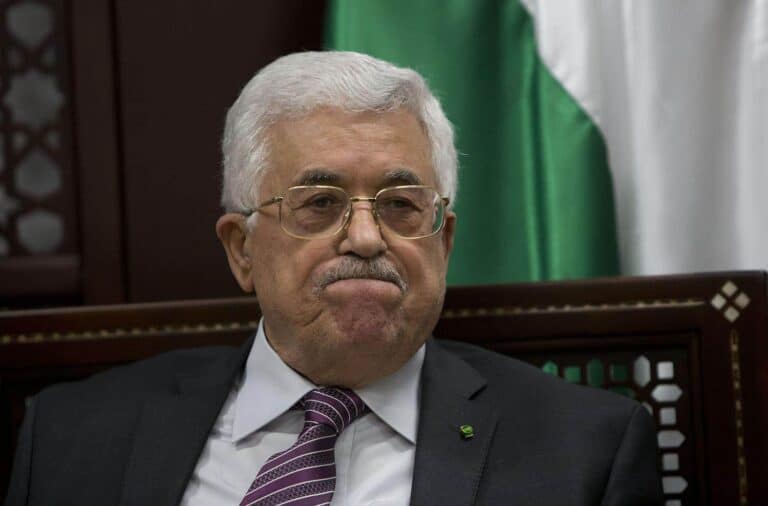 محمود عباس وجندي إسرائيلي watanserb.com