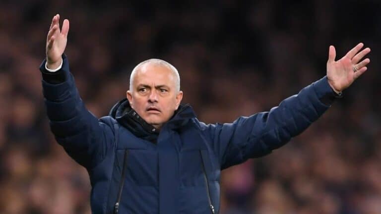 إقالة مدرب توتنهام جوزيه مورينيو watanserb.com