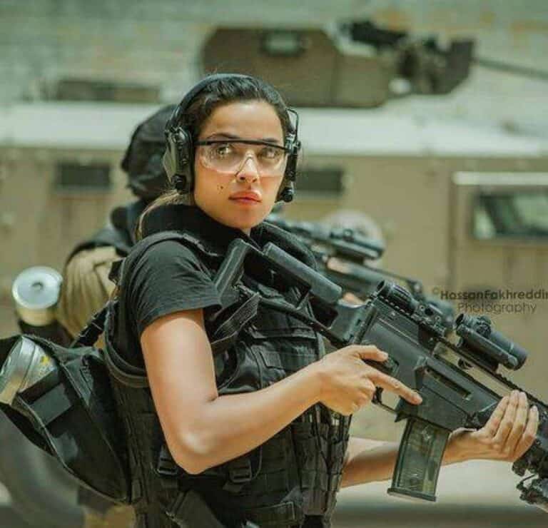 أطلقت النار أمام الأمن .. نادين نجيم في وصلة رقص صدمتها بعد مشاهدة الفيديو! نادين نجيم تطلق الرصاص أمام قوى الأمن خلال التدريب لمسلسل 2020 watanserb.com