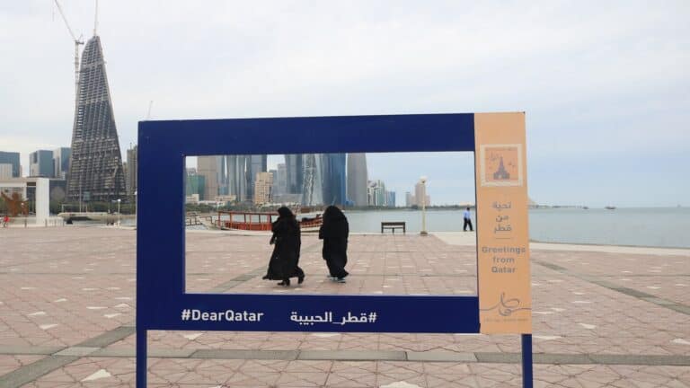 أمير سعودي يدافع عن بنات قطر watanserb.com