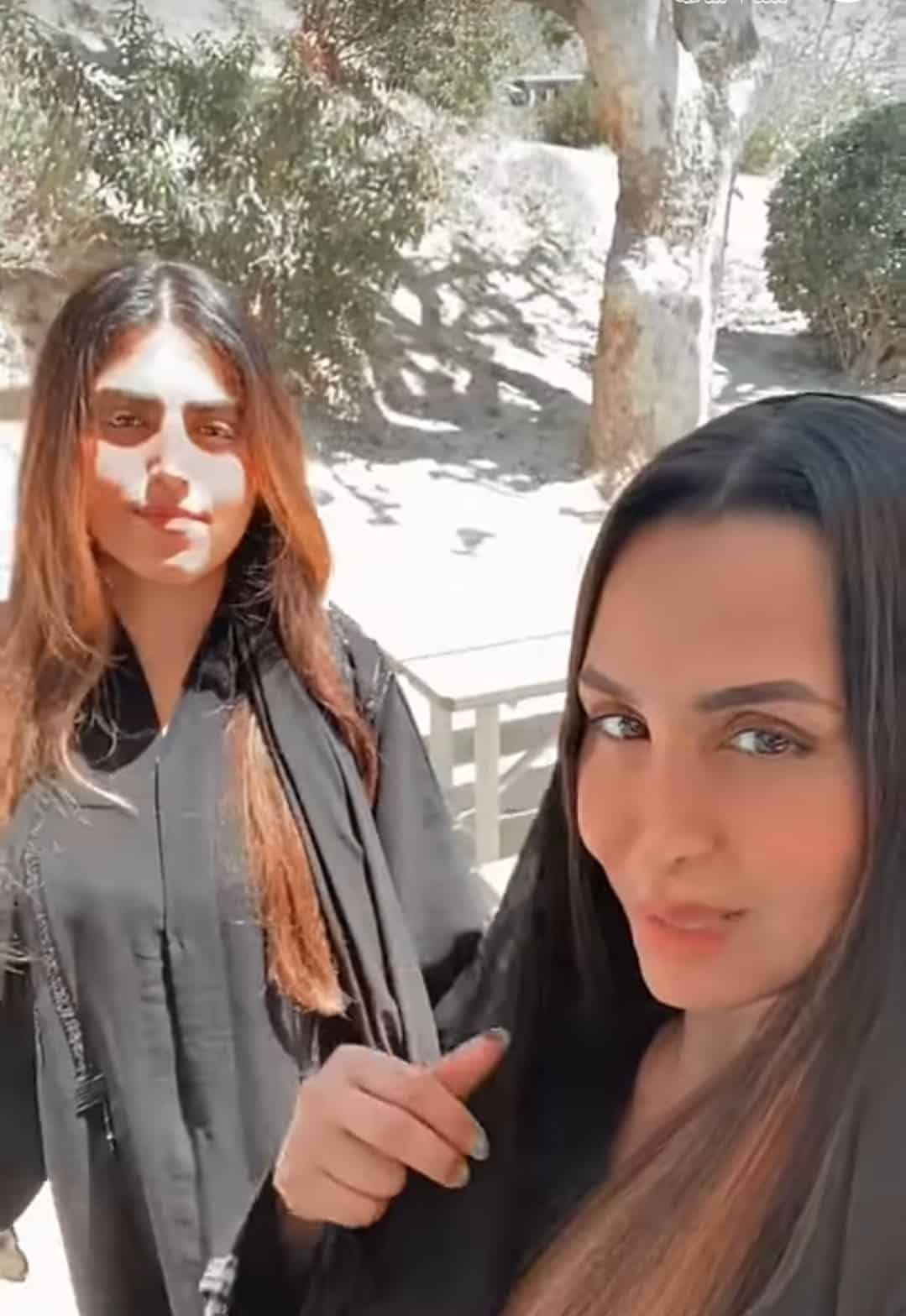 هند القحطاني وابنتها