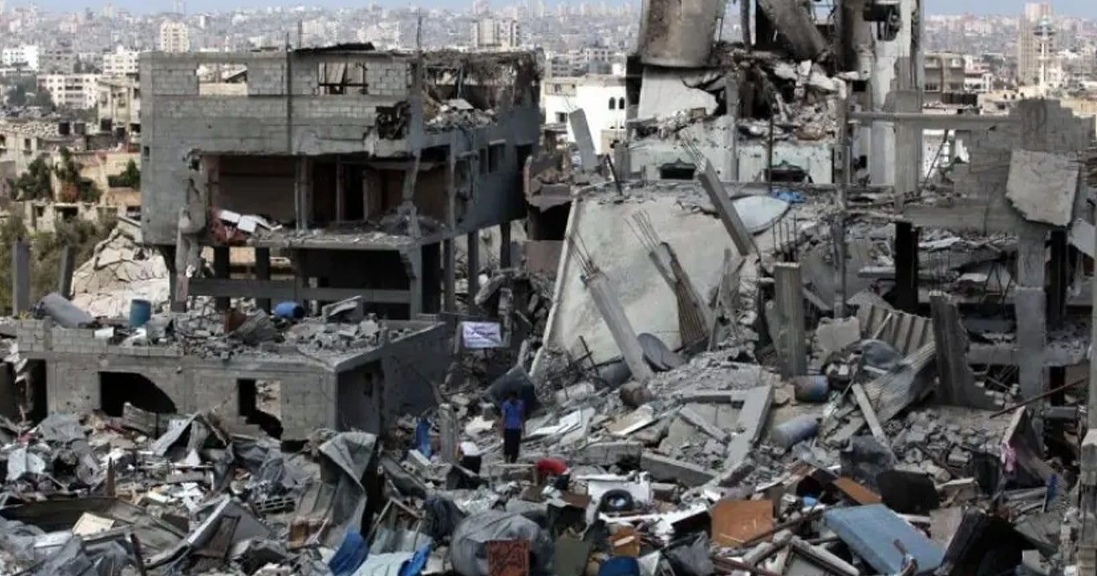 (تسونامي ضرب غزة) أهالي القطاع يصابون بالصدمة ولم يصدقوا ما شاهدوه بعد انتهاء العدوان صدمة أهالي قطاع غزة watanserb.com