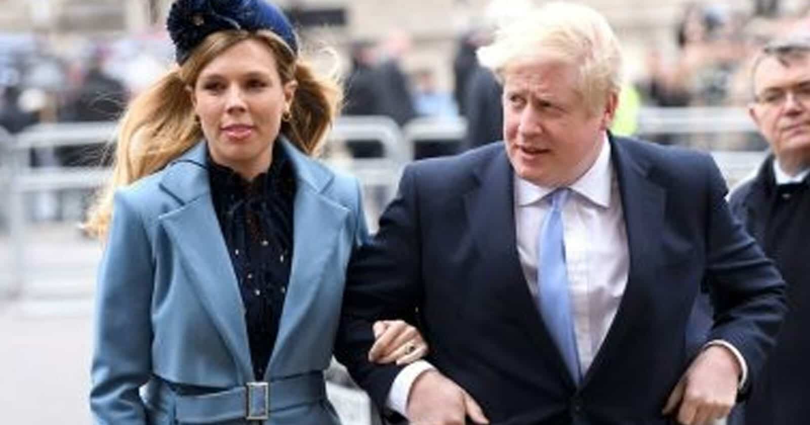 رئيس وزراء بريطانيا يتزوج في “حفل سري” خطيبته كاري سيموندز رئيس وزراء بريطانيا وحفل سري watanserb.com