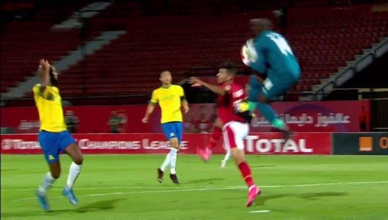 حارس مرمى صن دوانز واللقطة المثيرة watanserb.com