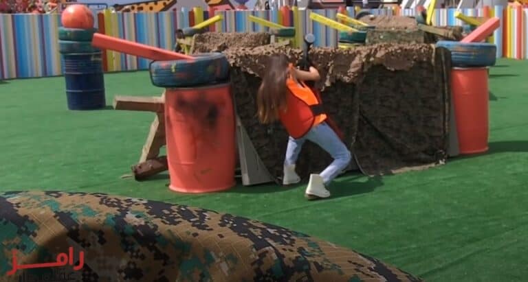 رامز جلال يقوم بأفعال غير لائقة مع الفنانة جميلة عوض .. ضربها في أماكن حساسة بالرصاص! رامز جلال يضرب جميلة عوض في لعبة البينت بول watanserb.com