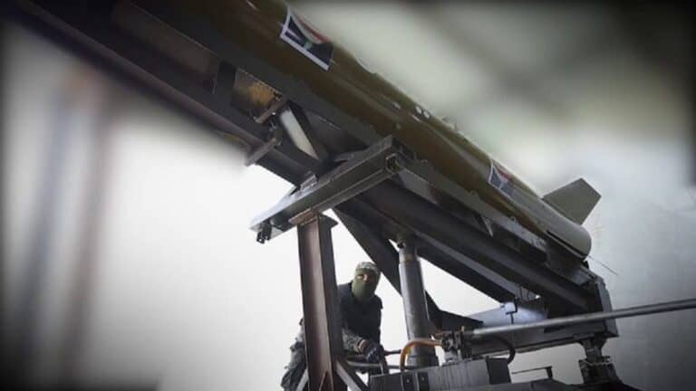 القسام تنشر فيديو اطلاق صاروخ عياش 250 وطائرات شهاب watanserb.com