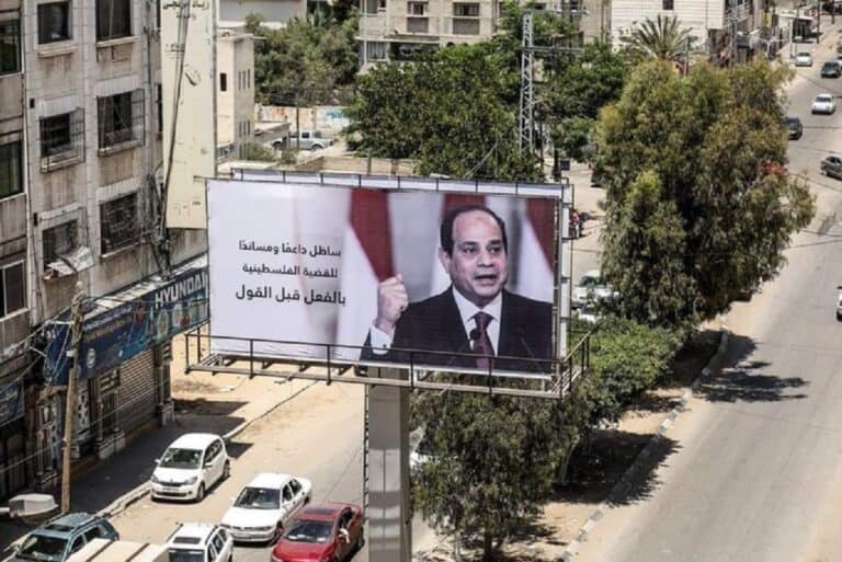 شاحنات السيسي تصل غزة محملة بمساعدات لا تذكر بما هو معلن عنه watanserb.com