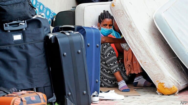 عاملات منازل يتعرض -وفقاً لصحيفة الجارديان- لانتهاكات watanserb.com