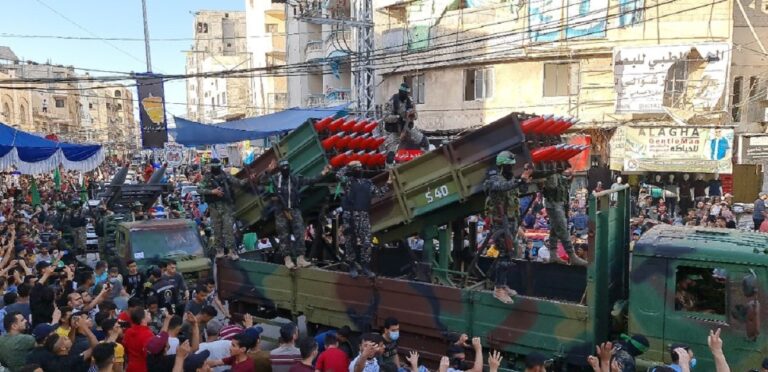 أول عرض عسكري مهيب لكتائب القسام في غزة بعد العدوان الإسرائيلي “فيديو” عرض عسكري لكتائب القسام في خانيونس watanserb.com