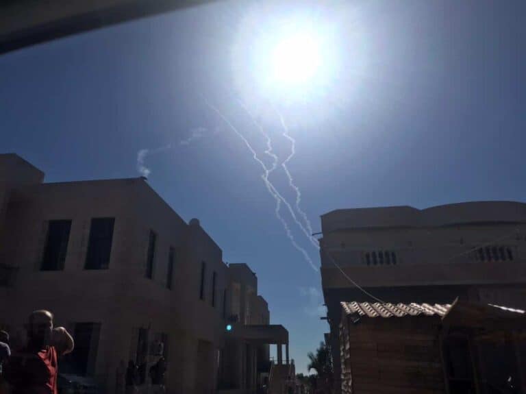 (شاهد) قصف صاروخي من جنوب لبنان يستهدف مستوطنات إسرائيلية شمال فلسطين المحتلة قصف من جنوب لبنان باتجاه مستوطنات الاحتلال watanserb.com