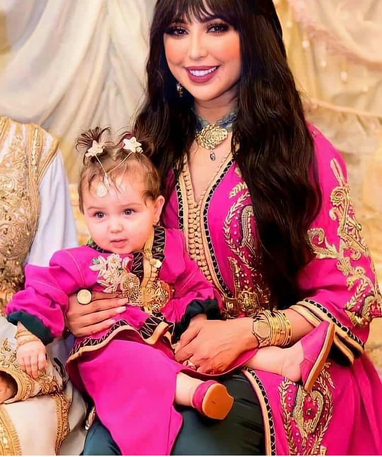 نيا بطمة وبنتها