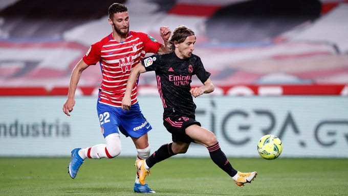 ريال مدريد ينتفض في وجه غرناطة ويواصل ملاحقة المتصدر أتلتيكو مدريد ريال مدريد وغرناطة watanserb.com