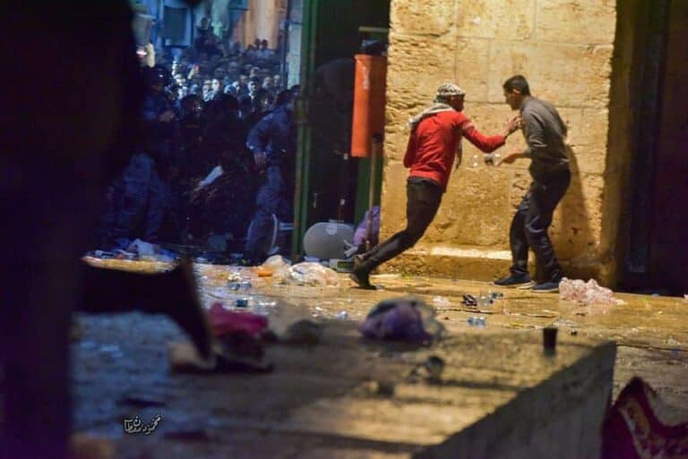 سفير الإمارات في إسرائيل يمتدح الصهاينة بينما يتعرض الأقصى لهجوم اسرائيلي watanserb.com