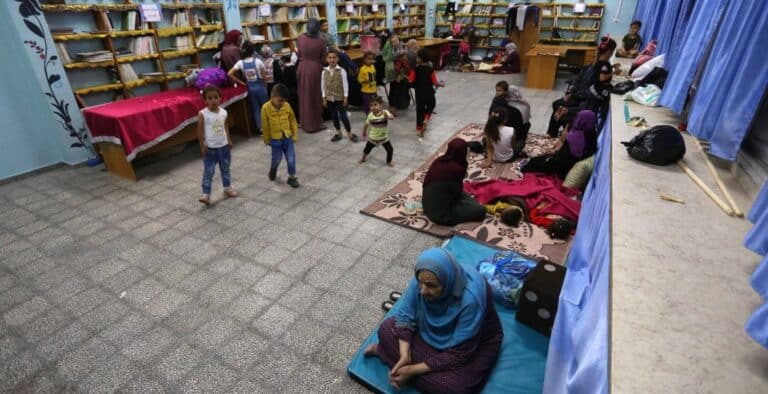 خلال (40) دقيقة .. (160) طائرة أطلقت (450) صاروخًا على (150) هدفًا في غزة غارات جوية عنيفة على قطاع غزة ونزوح عشرات العائلات watanserb.com