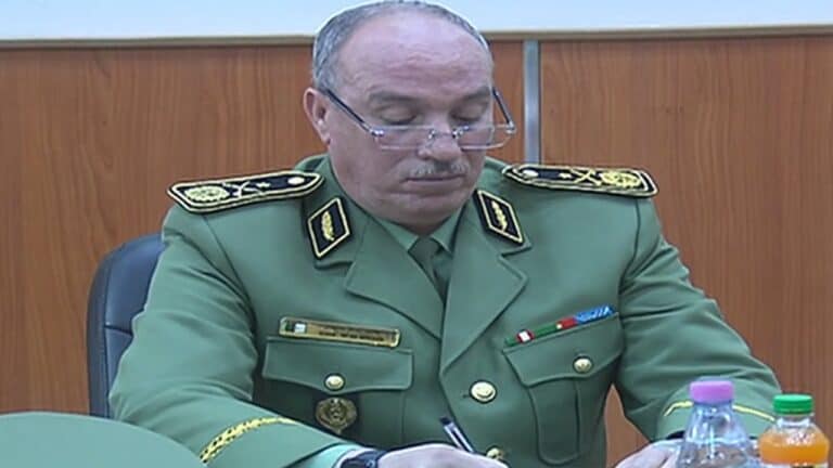 الجزائر تعاقب مدير المخابرات الداخلية وتنزل رتبته من جنرال إلى جندي.. ماذا فعل؟ واسيني بوعزة مدير المخابرات الداخلية watanserb.com