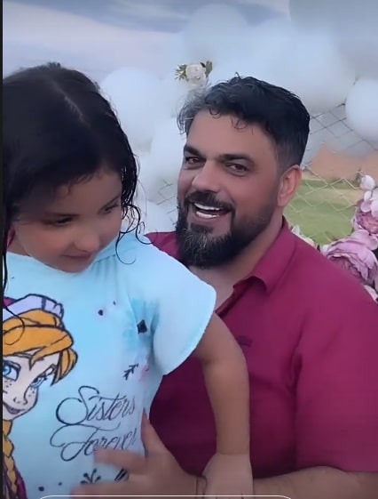 محمد الترك وابنته 