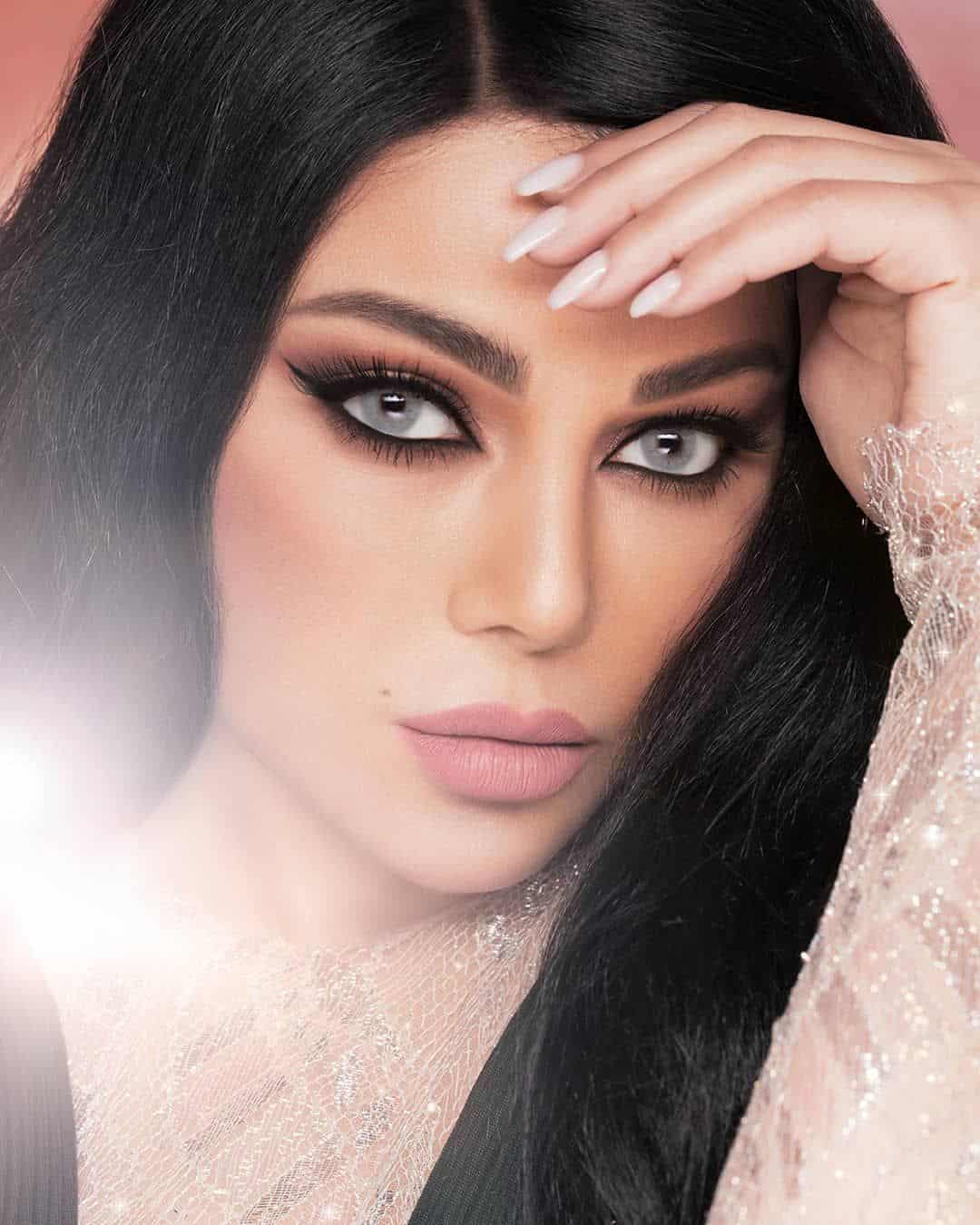 هيفاء وهبي في جلسة التصوير الاخيرة