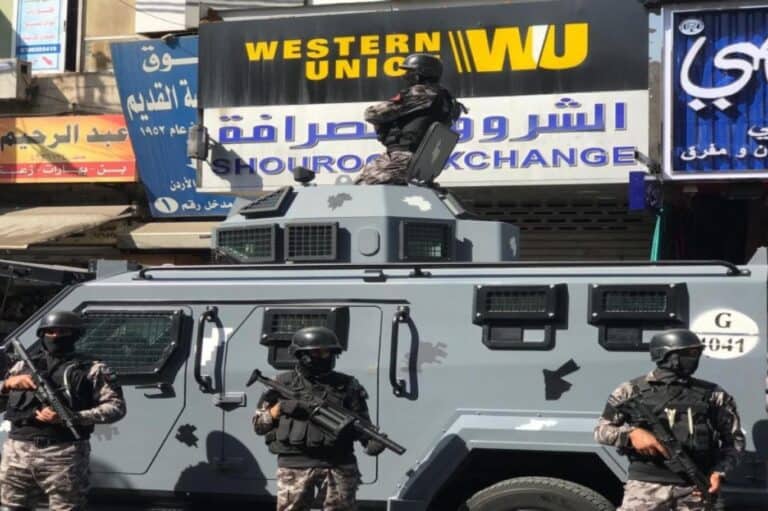 الامن الاردني يحاصر منطقة ناعور التي يتواجد فيها اسامة العجارمة watanserb.com