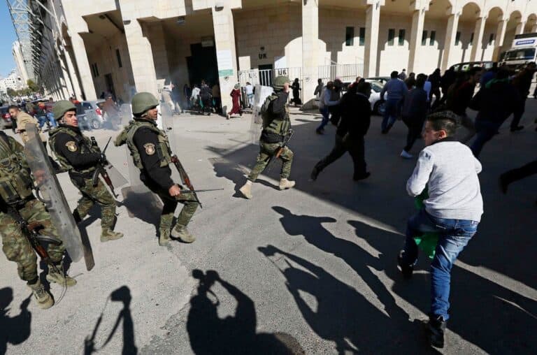 السلطة الفلسطينية وإسرائيل watanserb.com