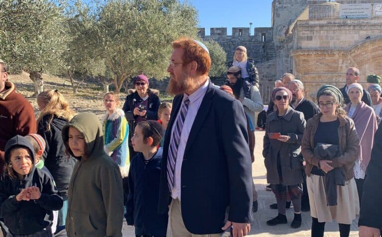 مستوطنون متطرفون يقودهم يهودا غليك يقتحمون المسجد الأقصى لاستفزاز المسلمين اقتحام المسجد الأقصى watanserb.com