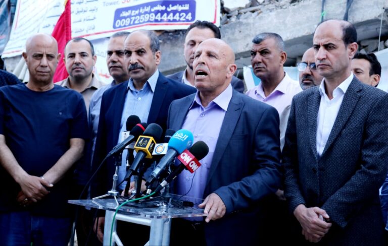 عناصر دحلان يتغنون بمساعدات إماراتية بعد فضيحة تلقي السفير الإماراتي البركة من حاخام (شاهد) تيار دحلان في قطاع غزة watanserb.com