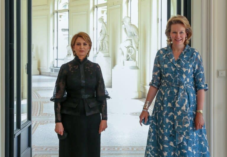 زوجة قيس سعيد الى جانب زوجة ملك بلجيكا watanserb.com