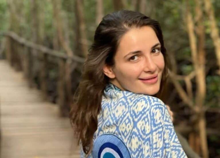 شام الذهبي تثير الجدل بارتدائها كاش مايوه watanserb.com