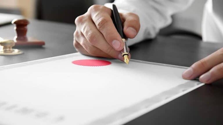 دكتورة كويتية تزور شهادات watanserb.com