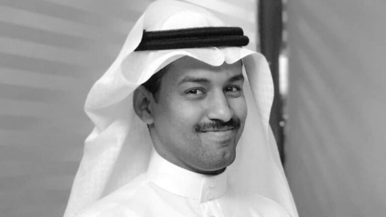 وفاة الممثل السعودي عويض العتيبي بعد خسارة معركته تشعل السوشيال ميديا حزناً! عويض العتيبي watanserb.com